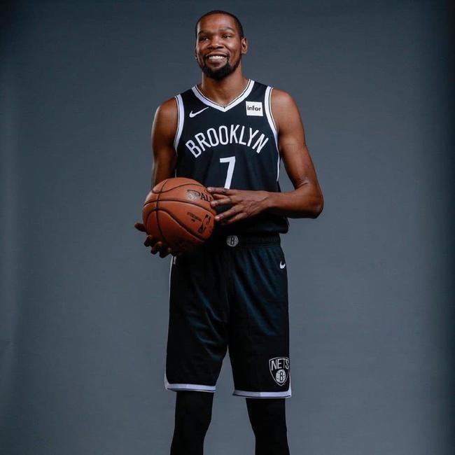 镜报：曼联已报价扬-迪奥曼德，但低于莱比锡预